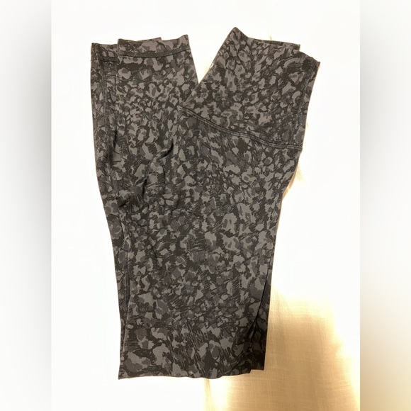 Lululemon Align Pant 28" in Wild Thing Camo Deep Coal Multi - Women's 2 - Picture 10 of 10
